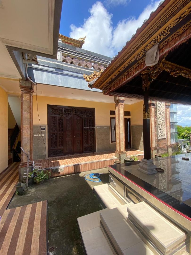 Rumah lantai 2 dalung