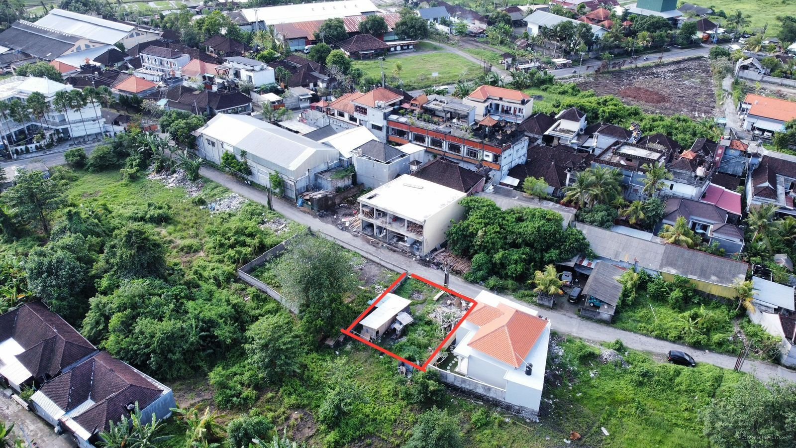 Tanah komersil munggu