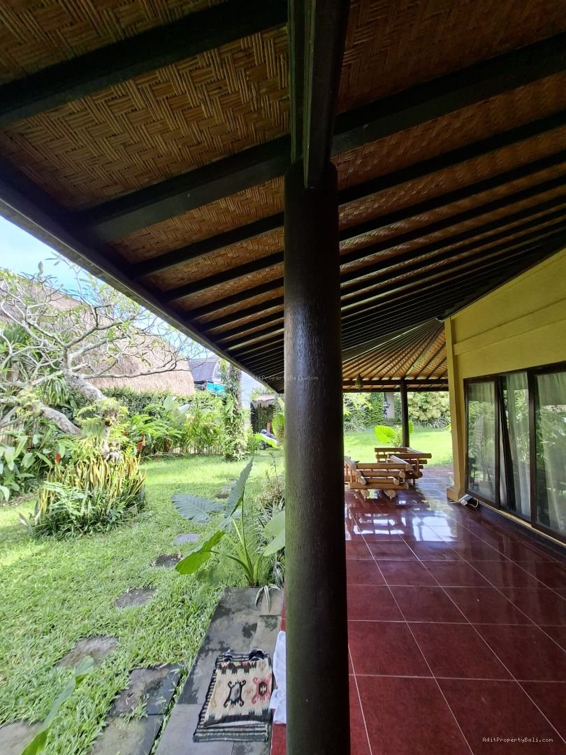 Traditional wooden villa balangan