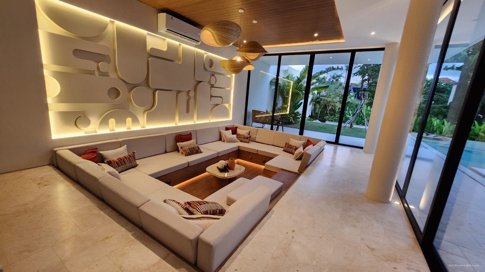 Luxury villa bumbak umalas