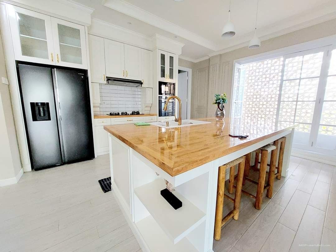 villa mewah view sawah pererenan