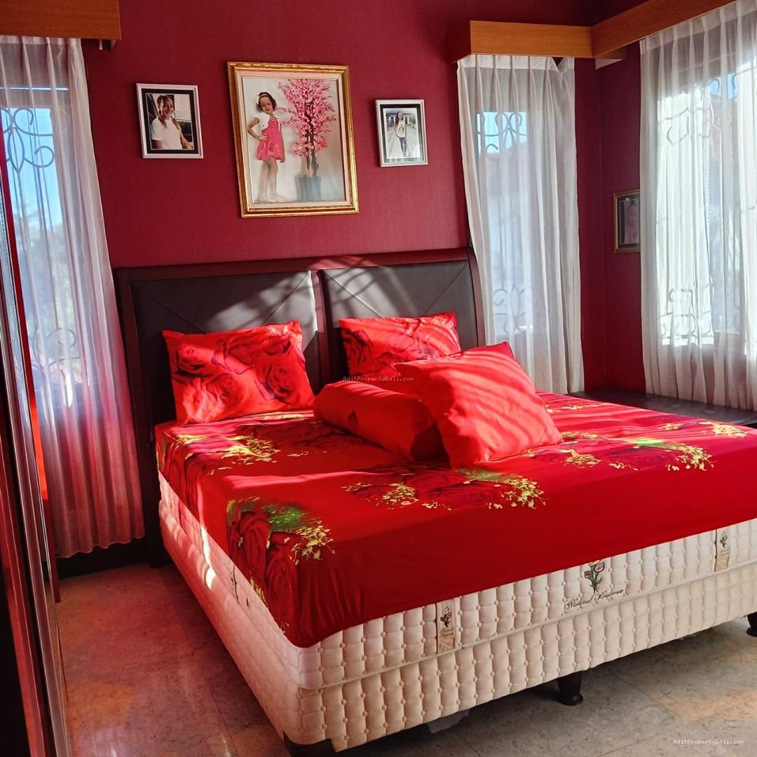 Rumah semi villa pengiyasan