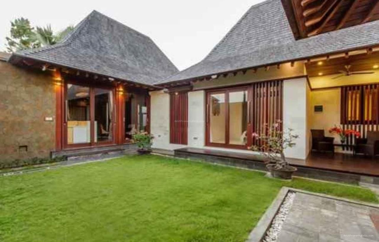 rumah semi villa renon
