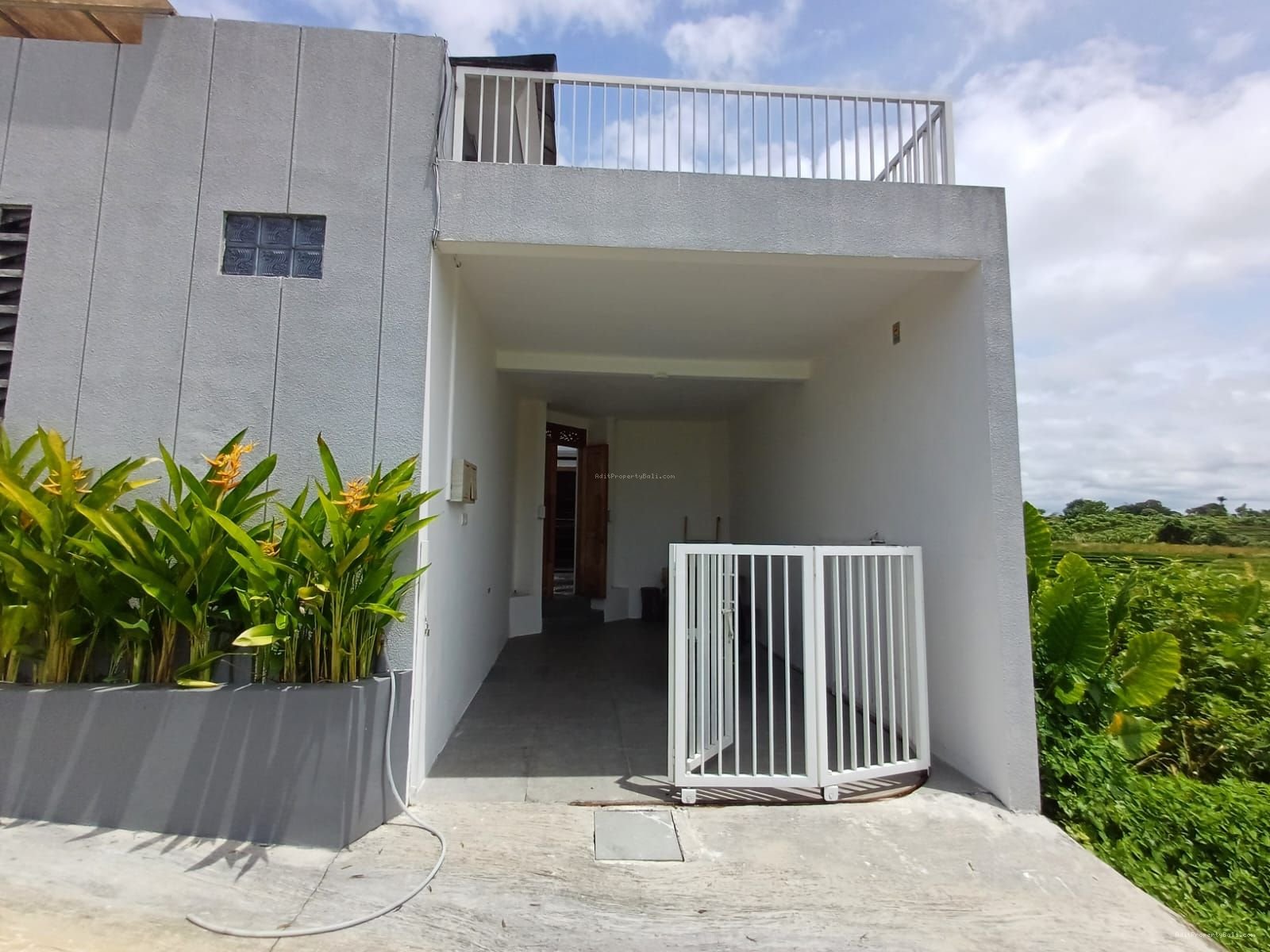 villa tumbak bayuhh