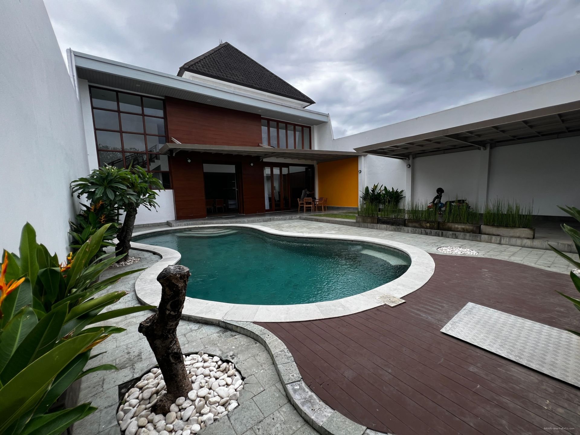 villa modern taman sari