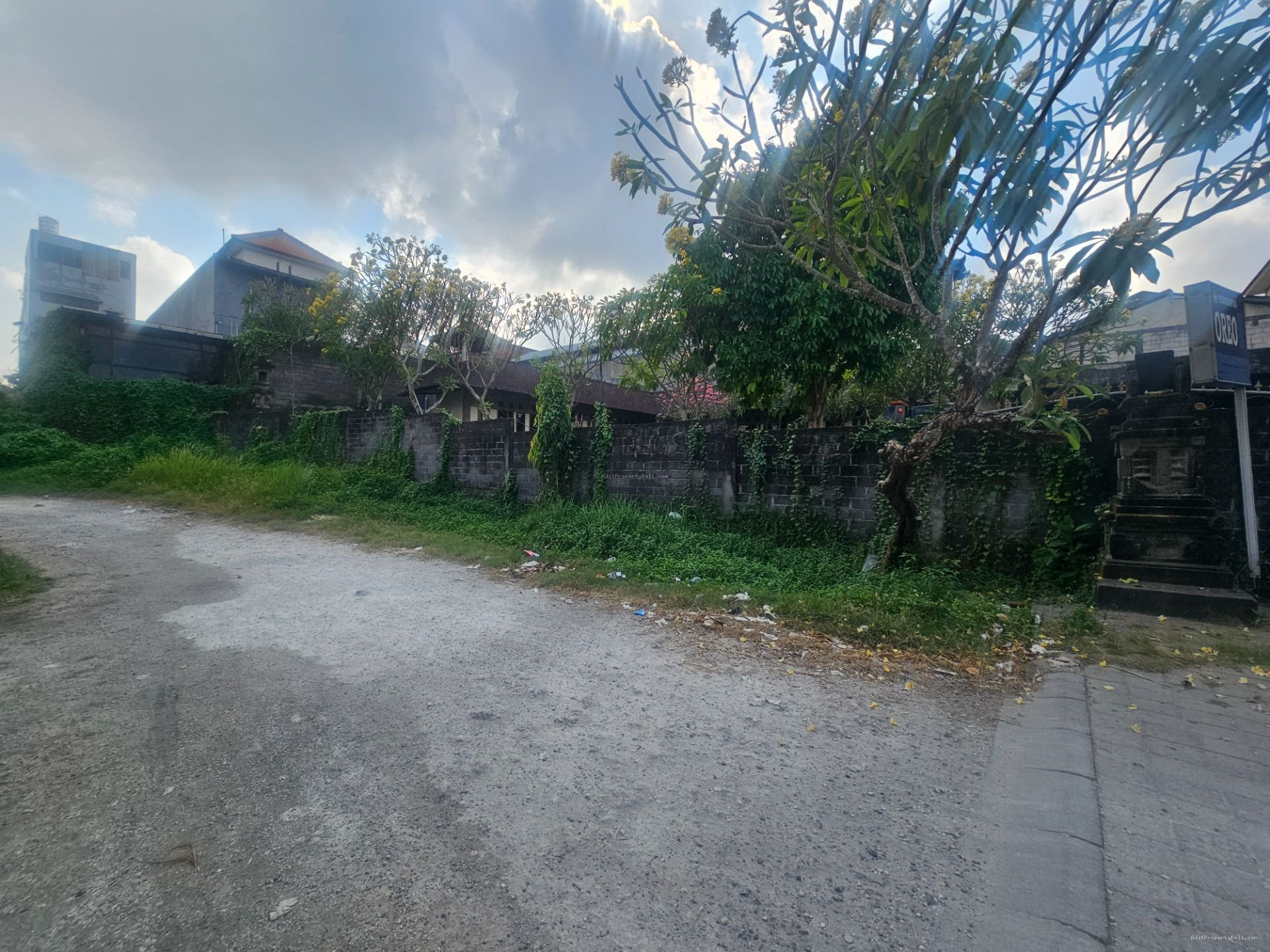 tanah mahendradata P
